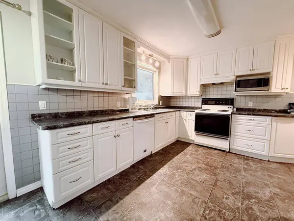 230 Moffat AVE, Pilot Mound, MB R0G 1P0