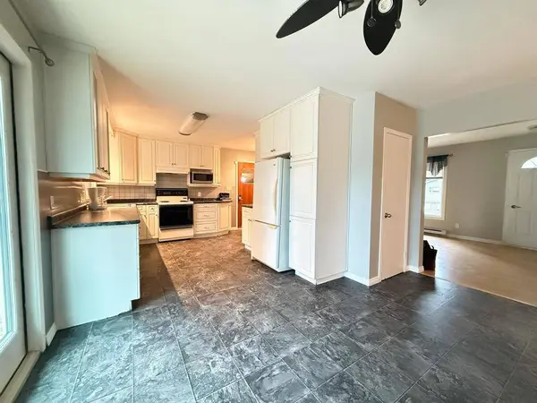 230 Moffat AVE, Pilot Mound, MB R0G 1P0