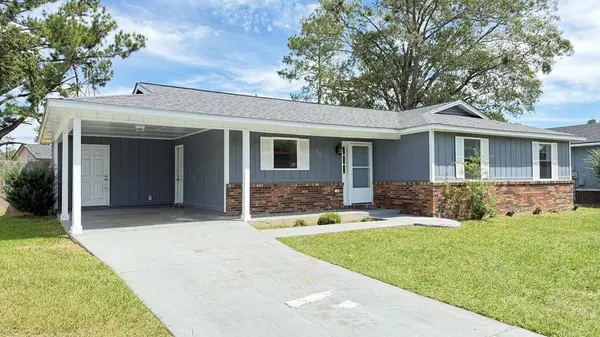 1611 CHARTER OAKS DR, Valdosta, GA 31601
