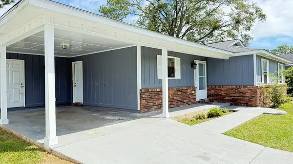 1611 CHARTER OAKS DR, Valdosta, GA 31601