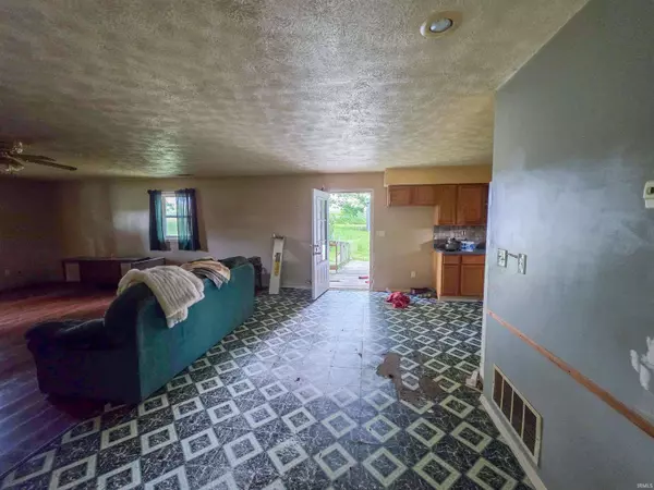 7496 N State Road 59, Jasonville, IN 47438