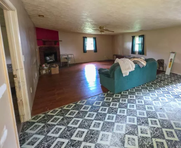 7496 N State Road 59, Jasonville, IN 47438