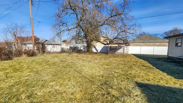 2004 N 21st ST, Terre Haute, IN 47804