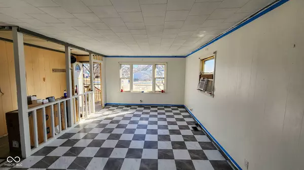 2004 N 21st ST, Terre Haute, IN 47804