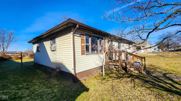 2004 N 21st ST, Terre Haute, IN 47804