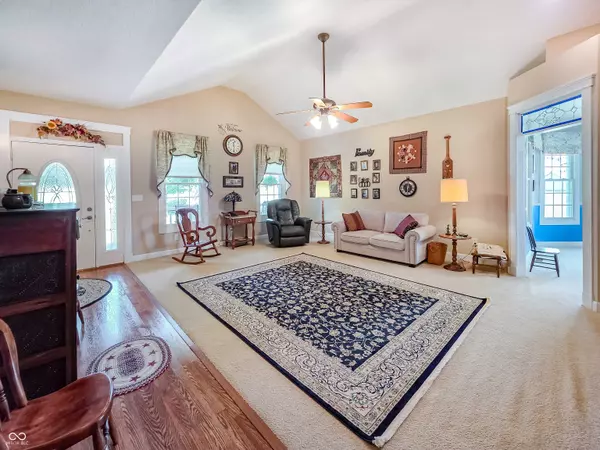 13684 W Auburn Ridge CT, Linton, IN 47441