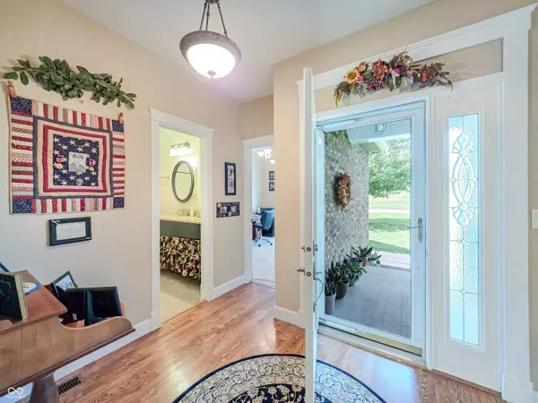 13684 W Auburn Ridge CT, Linton, IN 47441