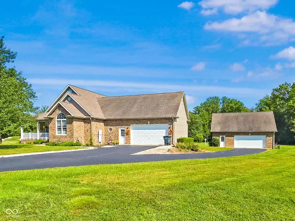 13684 W Auburn Ridge CT, Linton, IN 47441