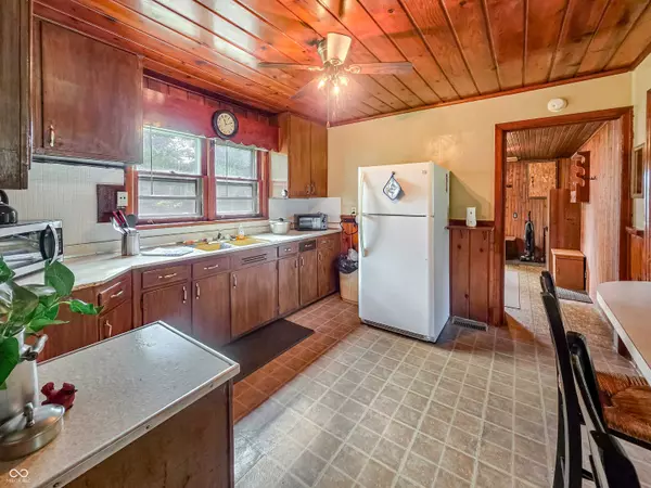 291 S St Rd 59, Linton, IN 47441