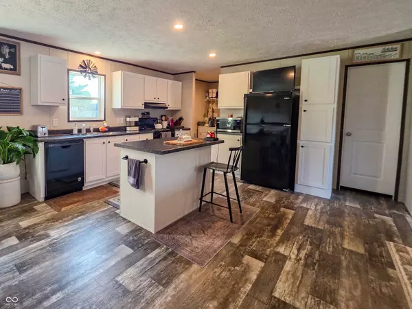 969 A ST SE, Linton, IN 47441