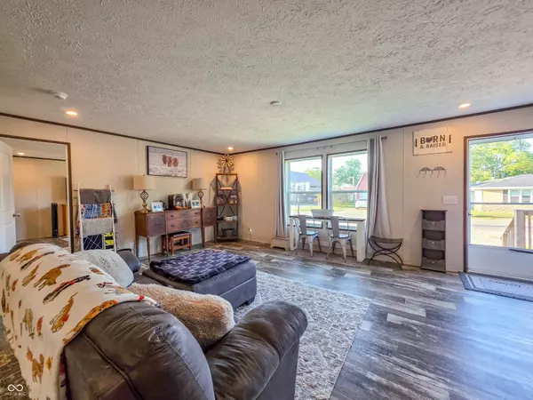 969 A ST SE, Linton, IN 47441