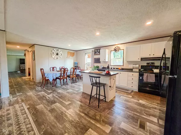 969 A ST SE, Linton, IN 47441