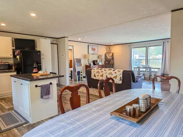 969 SE A Street, Linton, IN 47441