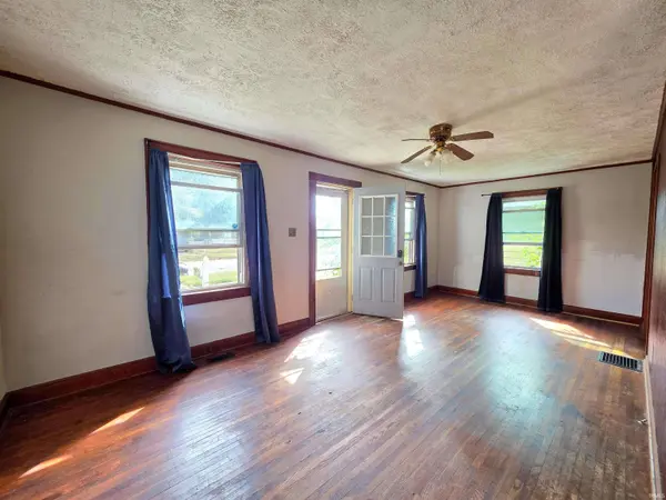 2615 S 8th Street, Terre Haute, IN 47802