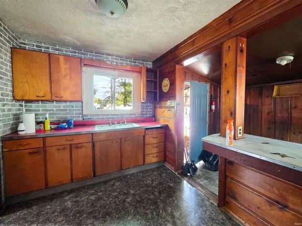 2615 S 8th Street, Terre Haute, IN 47802