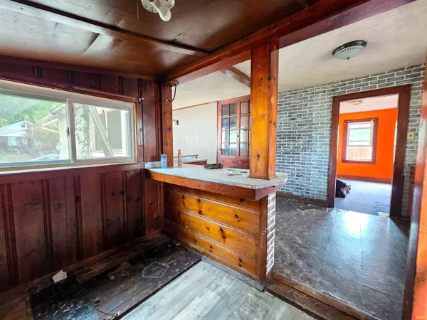 2615 S 8th Street, Terre Haute, IN 47802