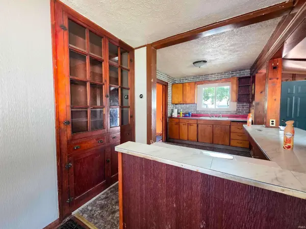 2615 S 8th Street, Terre Haute, IN 47802