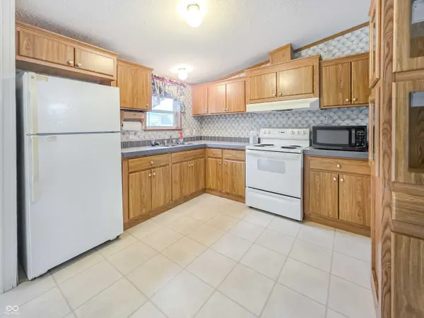 79 10th ST SE, Linton, IN 47441