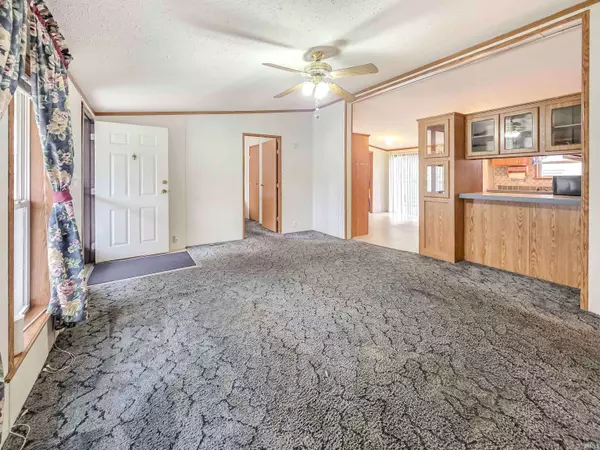 79 SE 10th Street, Linton, IN 47441