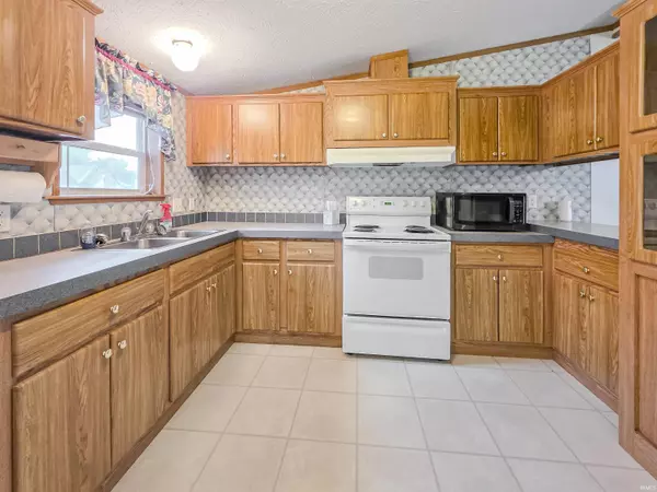 79 SE 10th Street, Linton, IN 47441