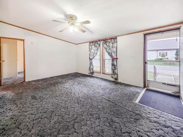 79 SE 10th Street, Linton, IN 47441