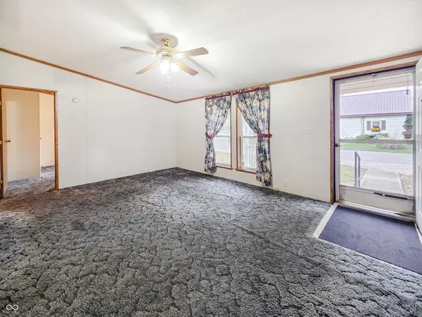 79 10th ST SE, Linton, IN 47441