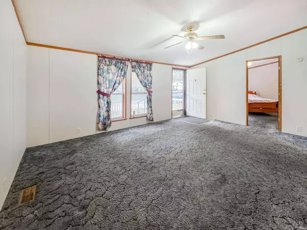 79 SE 10th Street, Linton, IN 47441