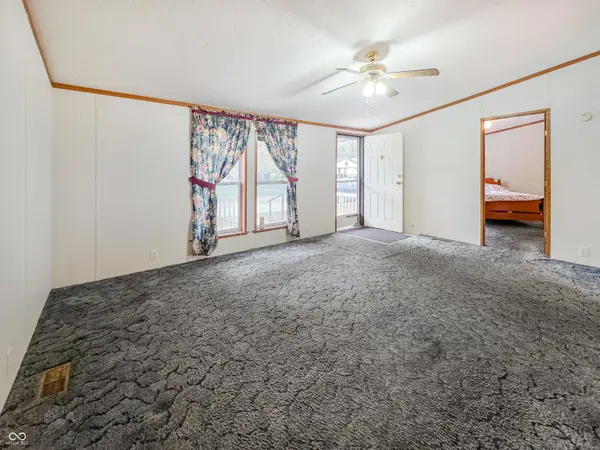 79 10th ST SE, Linton, IN 47441