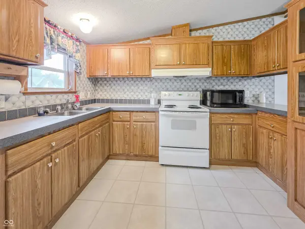 79 10th ST SE, Linton, IN 47441