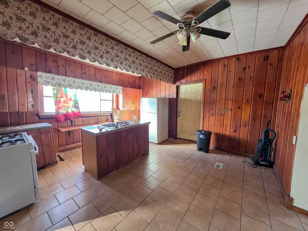 484 S Railroad ST, Jasonville, IN 47438