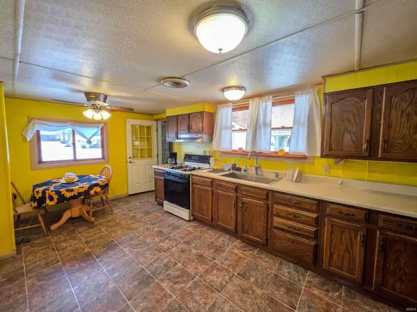 306 W Hubert Street, Oaktown, IN 47561