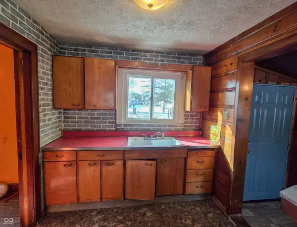 2615 S 8th ST, Terre Haute, IN 47802