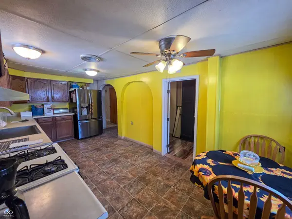 306 W Hubert ST, Oaktown, IN 47561