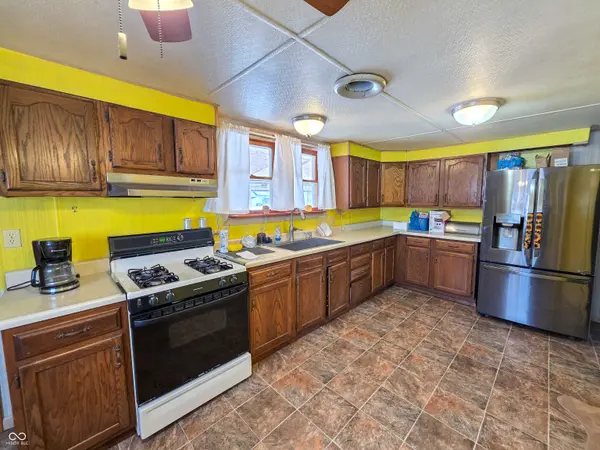 306 W Hubert ST, Oaktown, IN 47561