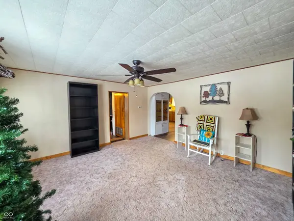 306 W Hubert ST, Oaktown, IN 47561
