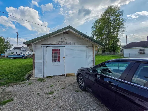 359 NW J Street, Linton, IN 47441