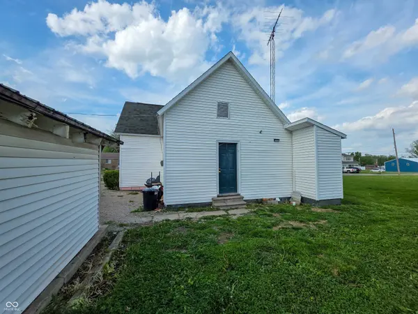 359 J ST NW, Linton, IN 47441