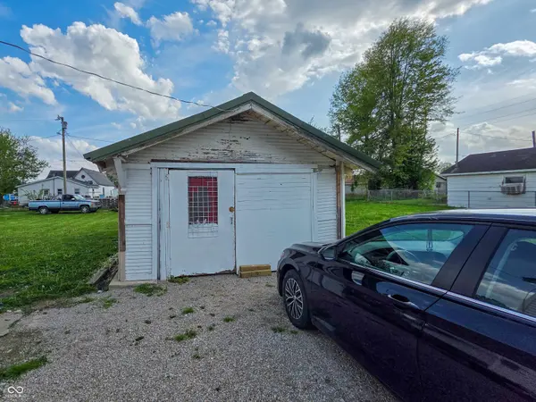 359 J ST NW, Linton, IN 47441