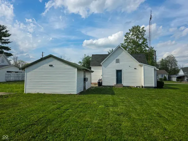 359 J ST NW, Linton, IN 47441