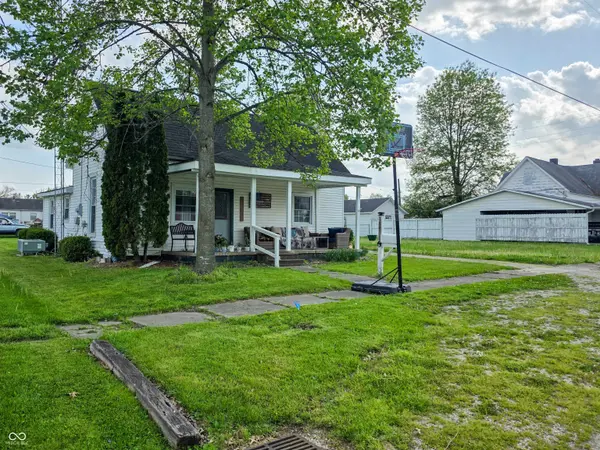 359 J ST NW, Linton, IN 47441