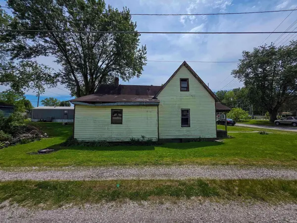 39 NW 4TH Street, Linton, IN 47441