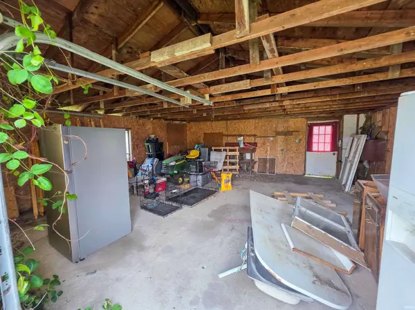 39 NW 4th Street, Linton, IN 47441