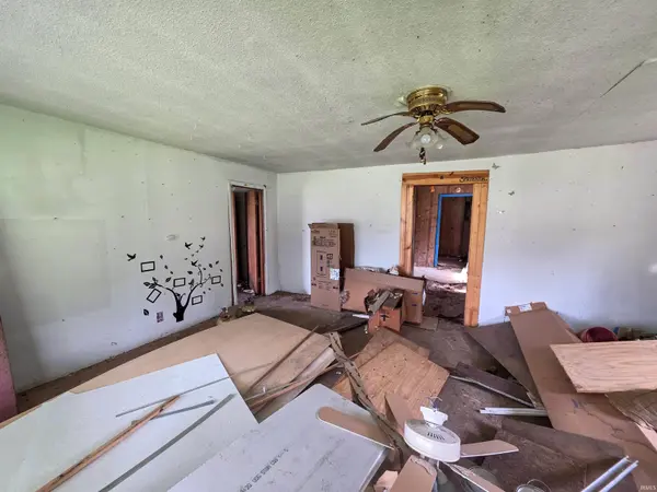 39 NW 4TH Street, Linton, IN 47441