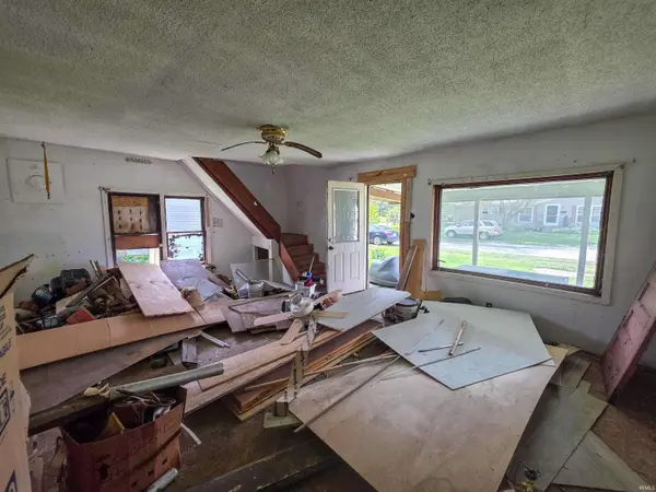 39 NW 4TH Street, Linton, IN 47441