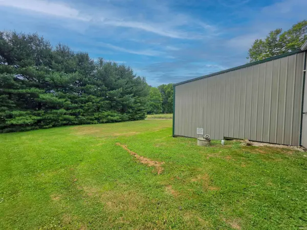 107 CR 70 E, Bloomfield, IN 47424