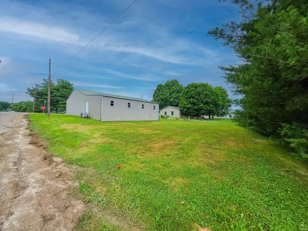 107 CR 70 E, Bloomfield, IN 47424