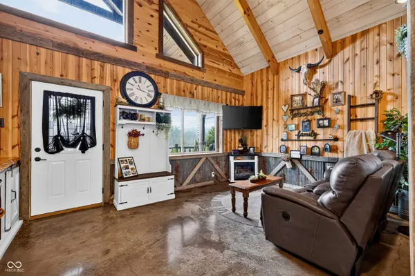 2443 Mangus RD, Poland, IN 47868
