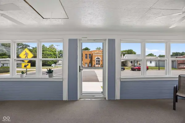 8006 E Main, Dugger, IN 47848