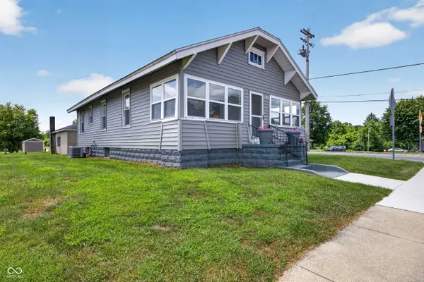 8006 E Main, Dugger, IN 47848