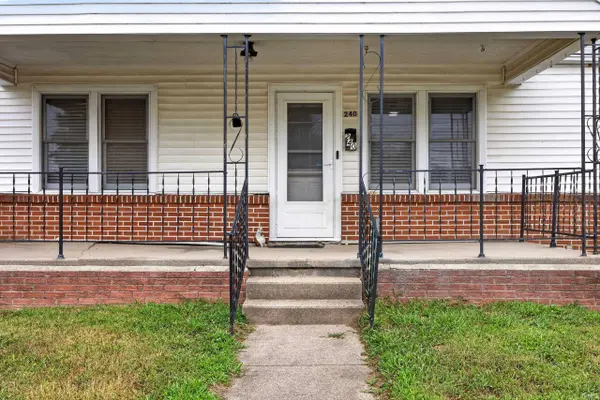 240 E Indiana Avenue, Bloomfield, IN 47424
